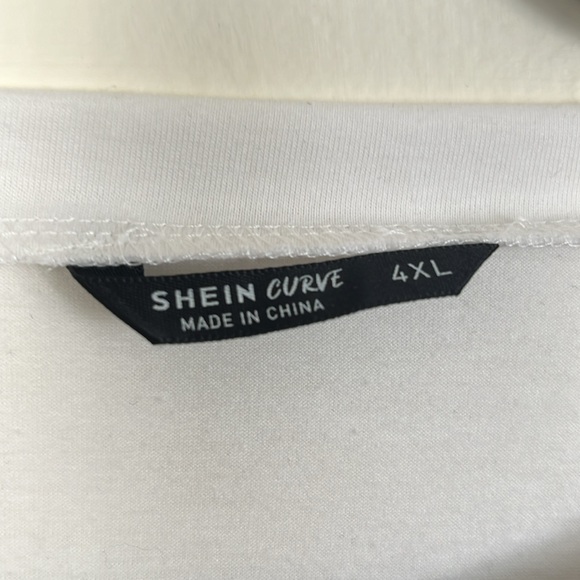 SHEIN T Shirt size 4XL🍀 - Picture 3 of 6